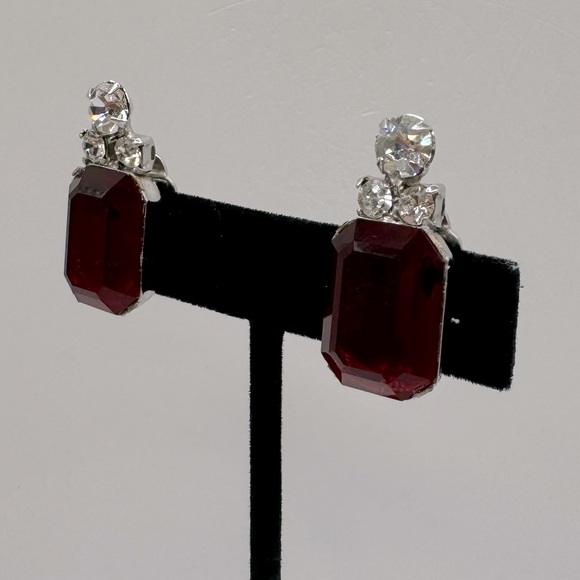 VINTAGE Red Crystal Clip-On Earrings - Picture 6 of 13